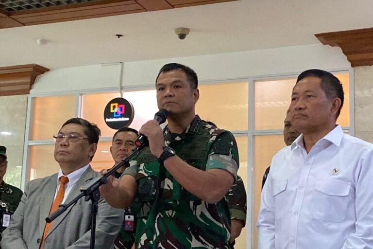 Wakil Panglima TNI Tegaskan Tidak Ada Skenario Darurat Militer dalam Penanganan Unjuk Rasa